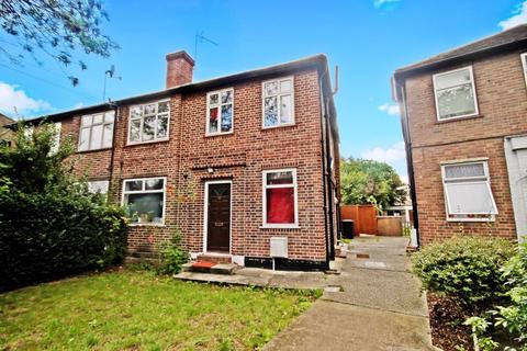 2 bedroom flat for sale, Shelley Close, Greenford