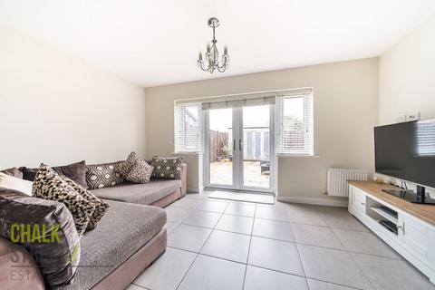 34 Egbert Close, Hornchurch, RM12 5DE