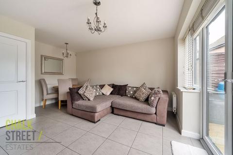 34 Egbert Close, Hornchurch, RM12 5DE