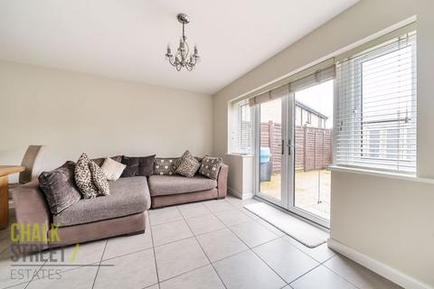 34 Egbert Close, Hornchurch, RM12 5DE