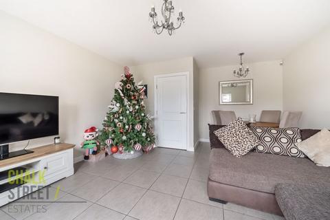 34 Egbert Close, Hornchurch, RM12 5DE