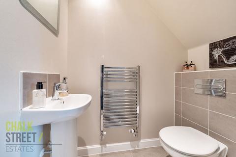34 Egbert Close, Hornchurch, RM12 5DE