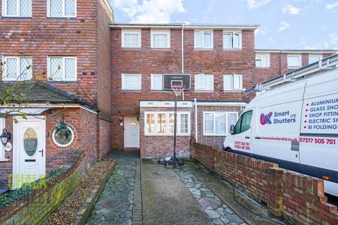 57 Hitchin Close, Romford, RM3 7EQ