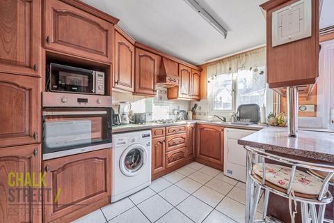 57 Hitchin Close, Romford, RM3 7EQ