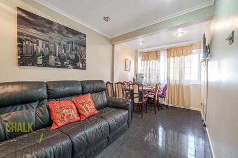 57 Hitchin Close, Romford, RM3 7EQ
