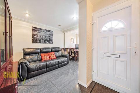57 Hitchin Close, Romford, RM3 7EQ