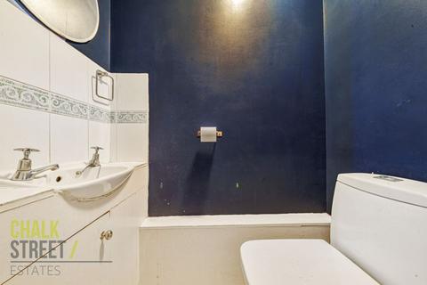 57 Hitchin Close, Romford, RM3 7EQ