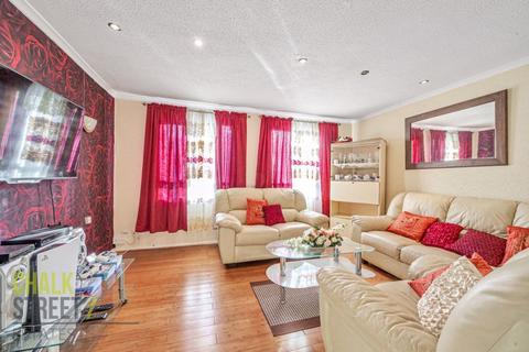 57 Hitchin Close, Romford, RM3 7EQ
