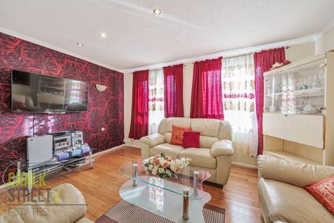 57 Hitchin Close, Romford, RM3 7EQ