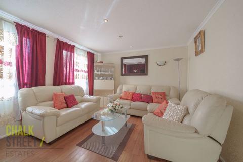 57 Hitchin Close, Romford, RM3 7EQ