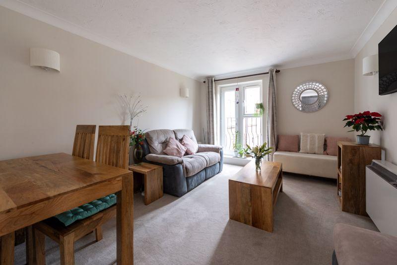 Ryan Court, Blandford Forum, DT11 2 bed flat for sale £115,000