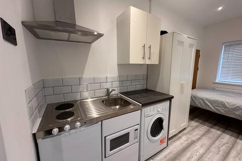 Studio to rent, East Road, Chadwell Heath, Romford