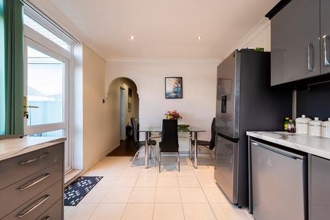 43 Blithdale Road, London, SE2 9HW