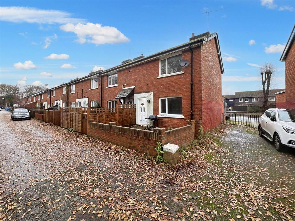 Alexandra Road, Aldershot 2 bed end of terrace house for sale £265,000