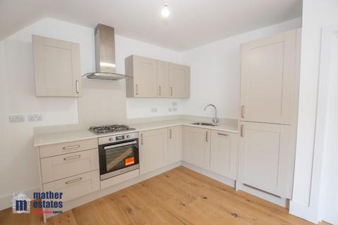 2 bedroom flat for sale, London Road, Knebworth