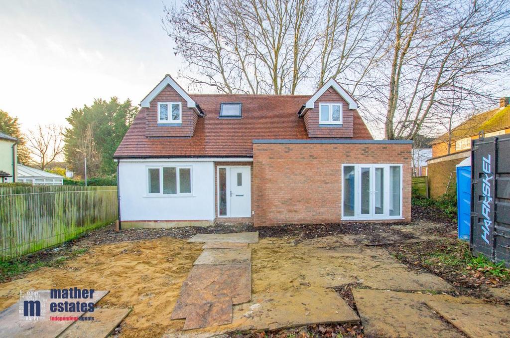 Gun Road Gardens, Knebworth 2 bed detached bungalow for sale £525,000