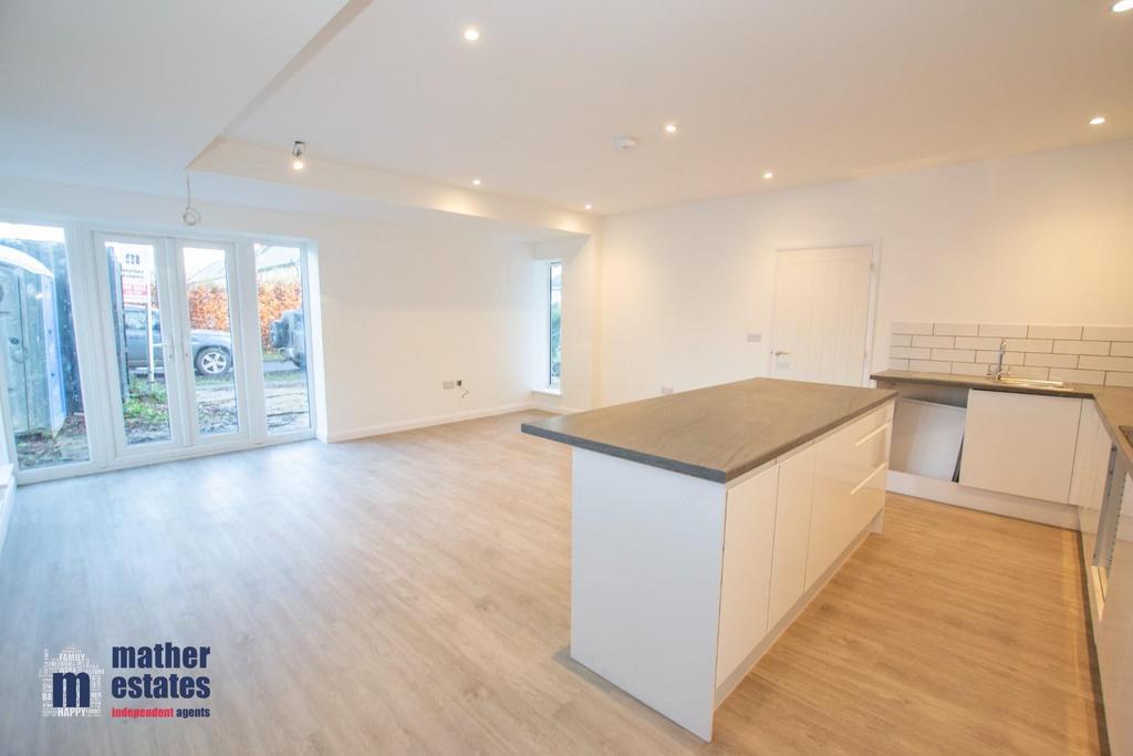 Gun Road Gardens, Knebworth 2 bed detached bungalow for sale £525,000