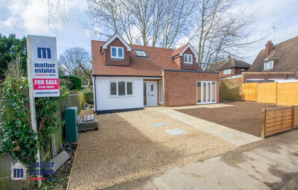 Gun Road Gardens, Knebworth 2 bed detached house for sale £500,000