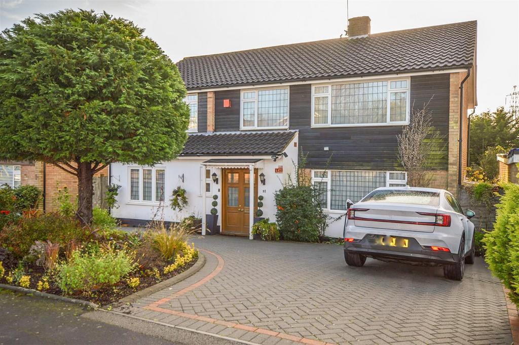 Wren Crescent, Bushey 5 bed detached house £1,100,000