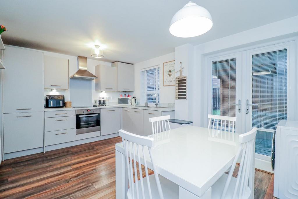 Kitchen/Dining Area