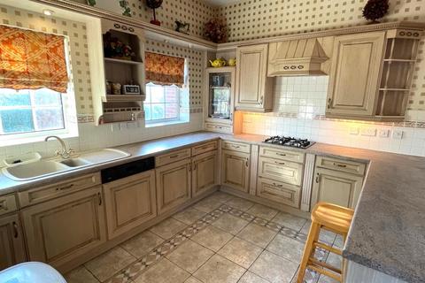 1 Coed Y Bwlch, Deganwy, Conwy, LL31 9YF
