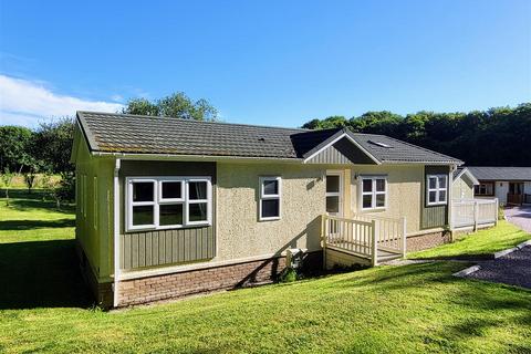 2 bedroom park home for sale, FULLY RESIDENTIAL PARK HOME - Club Cottage, Burnham Green Road, Nr Welwyn