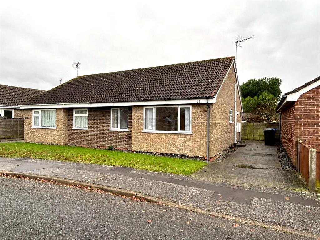 Elmdale Drive, Carlton Colville, Lowestoft 2 bed semidetached bungalow