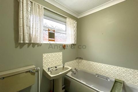 17 Elmdale Drive, Carlton Colville, Lowestoft, NR33 8NB