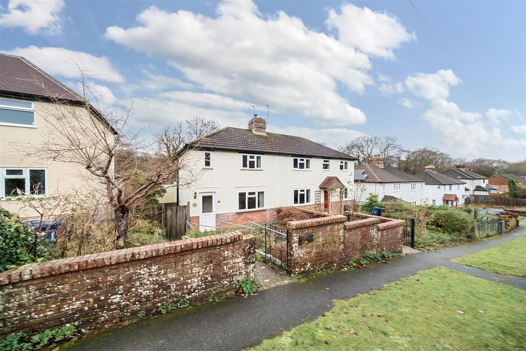 Sunvale Avenue, Haslemere 3 bed semidetached house for sale £425,000