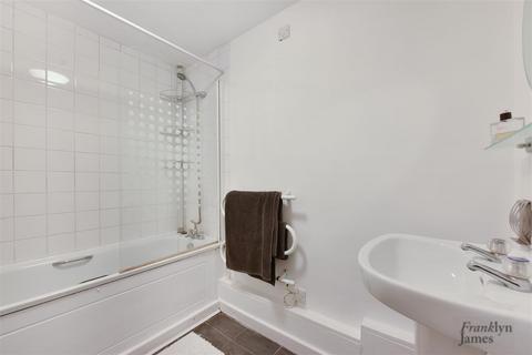Flat 5, Rogers Court, 5 Premiere Place, London, E14 8SF