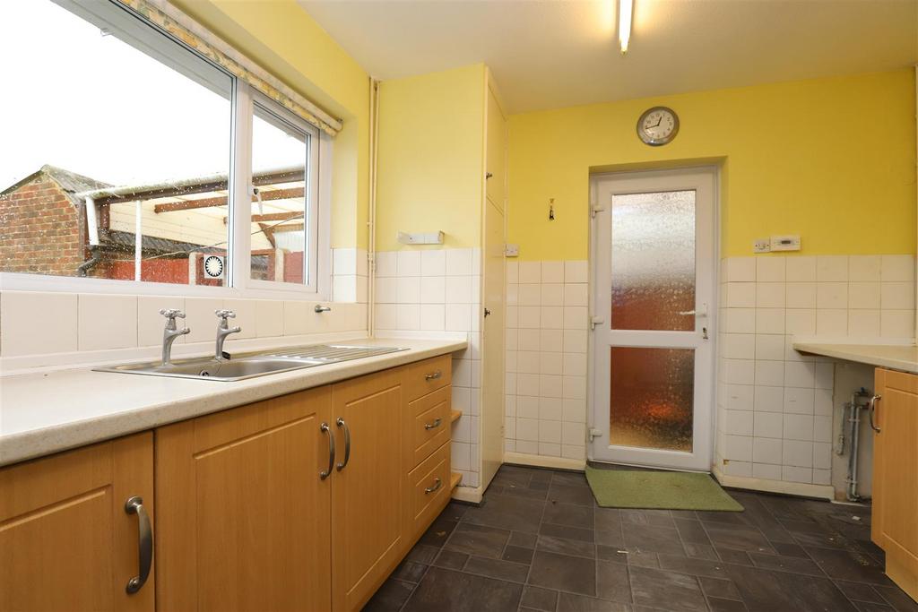 Maxwell Drive, Maidstone 2 bed bungalow for sale £320,000