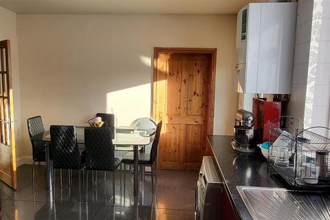 28 Thornhill Avenue, London, SE18 2HS