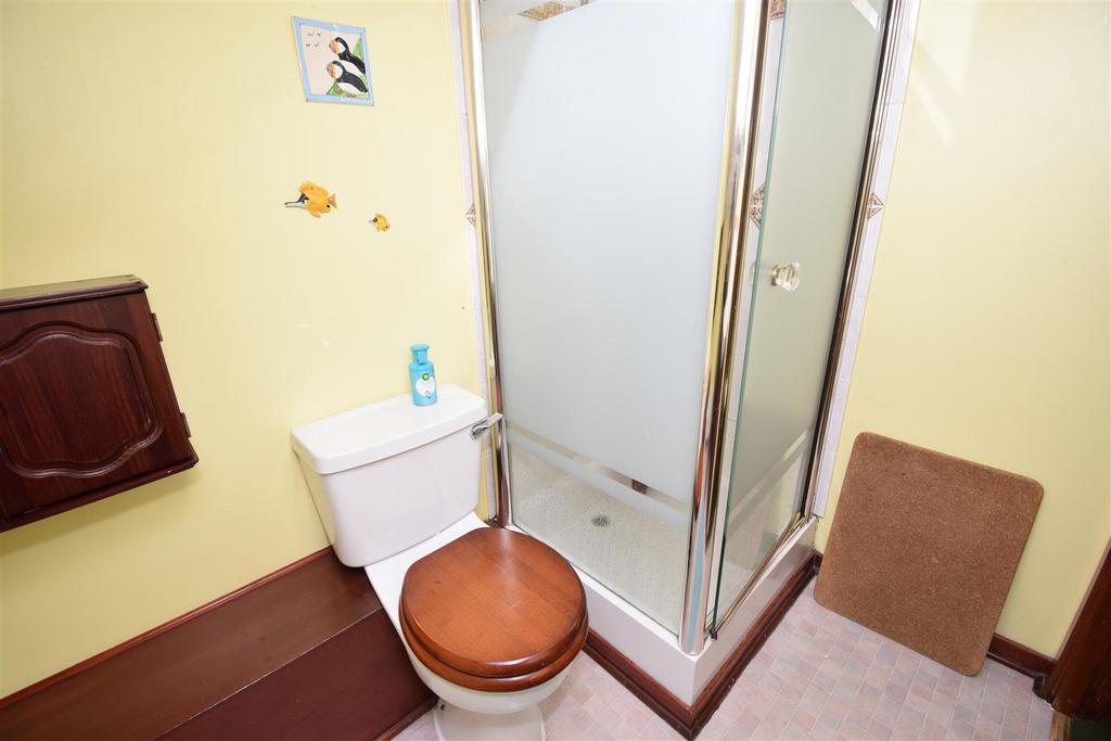 Upstairs shower room (2).jpg