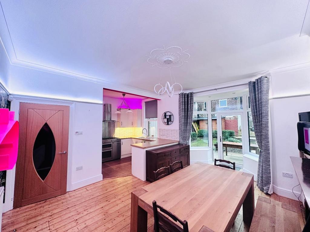 Breakfast dining kitchen