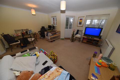 2 bedroom flat for sale - Meadow Court, Birmingham B17