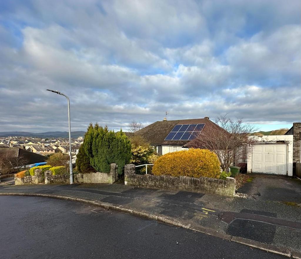 Sandgate, Kendal 3 bed semidetached bungalow £170,000
