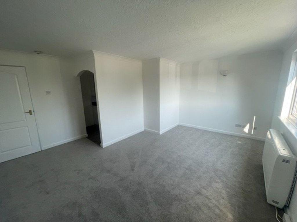 Holwill Drive, Great Torrington, Devon 1 bed flat to rent £540 pcm (£125 pw)