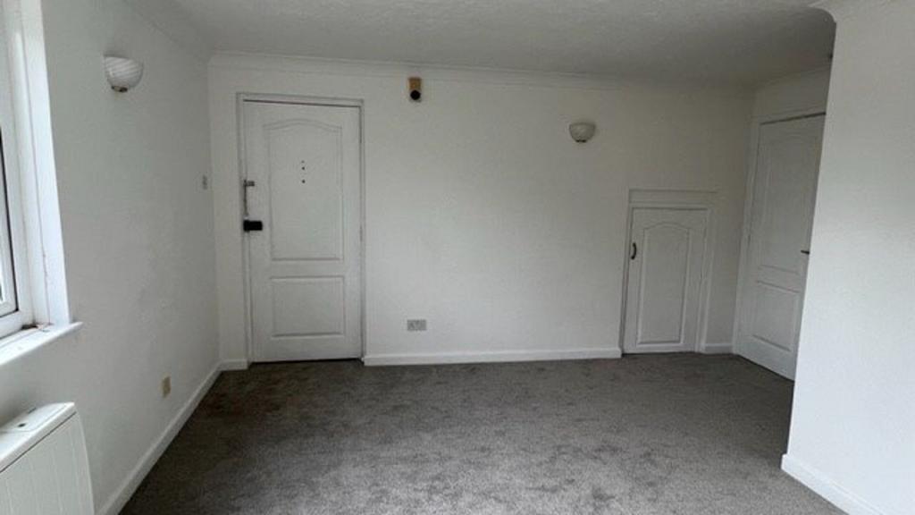 Holwill Drive, Great Torrington, Devon 1 bed flat to rent £540 pcm (£