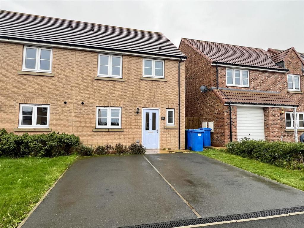 Oak Road, Market Weighton 3 bed semidetached house £850 pcm (£196 pw)