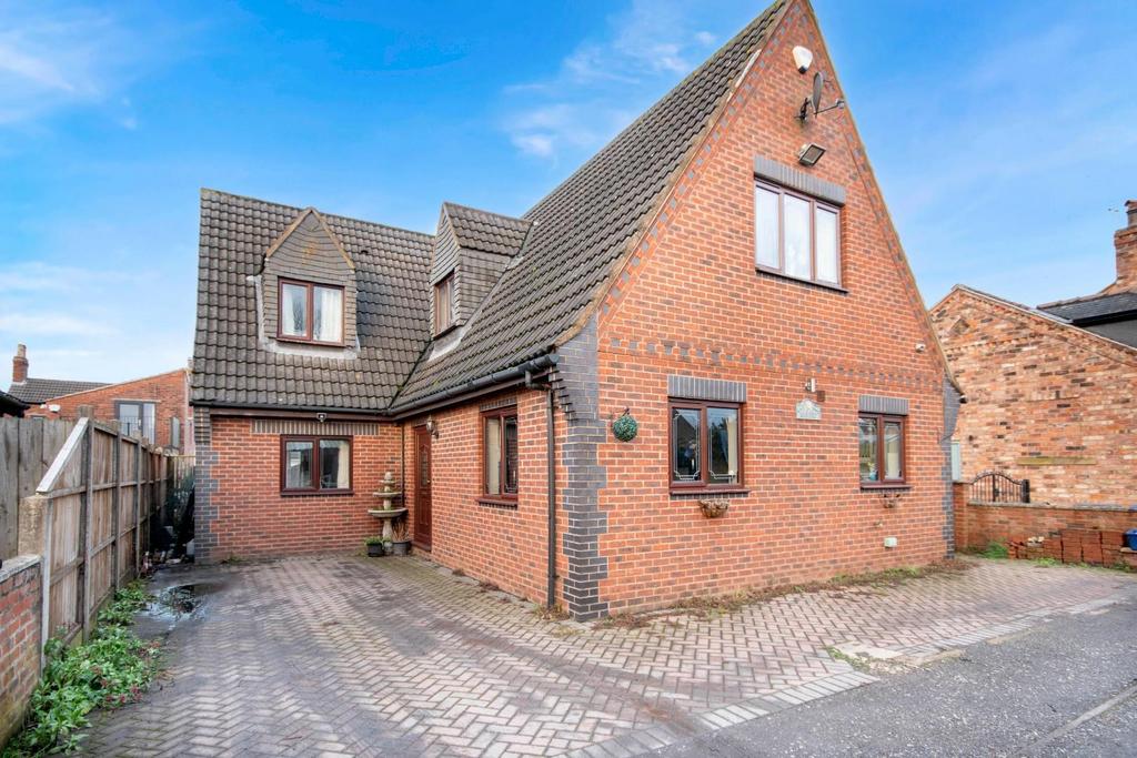 Back Lane, Blaxton, Doncaster 4 bed detached house for sale £375,000
