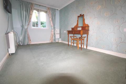 1 bedroom retirement property for sale, Potters Court, Darkes Lane, Potters Bar EN6