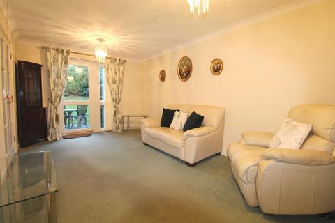 1 bedroom retirement property for sale, Potters Court, Darkes Lane, Potters Bar EN6