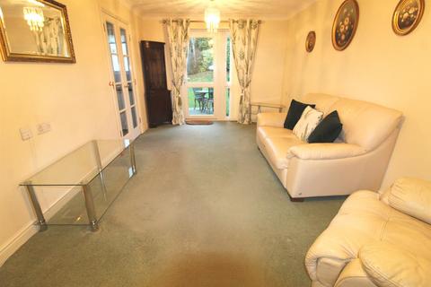 1 bedroom retirement property for sale, Potters Court, Darkes Lane, Potters Bar EN6