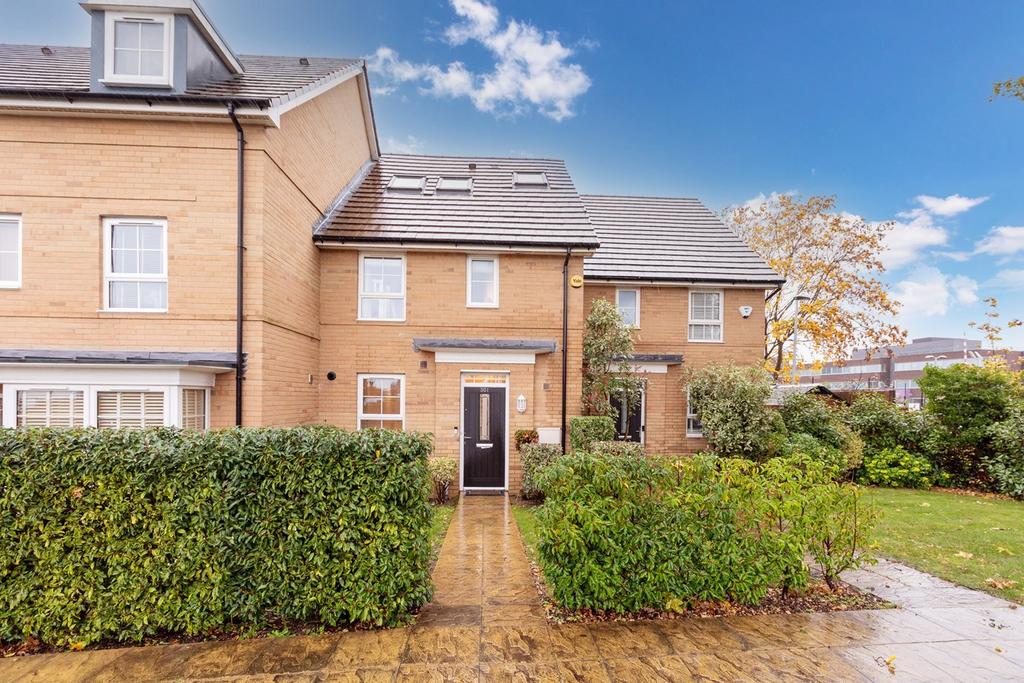 Langley Road, Langley SL3 4 bed terraced house for sale £600,000