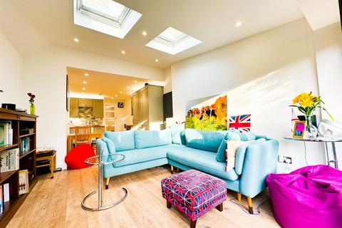 51 Michael Road, London, E11 3DY