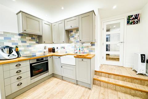 51 Michael Road, London, E11 3DY