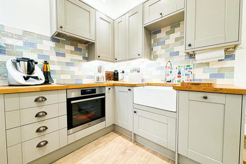 51 Michael Road, London, E11 3DY