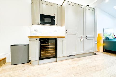 51 Michael Road, London, E11 3DY