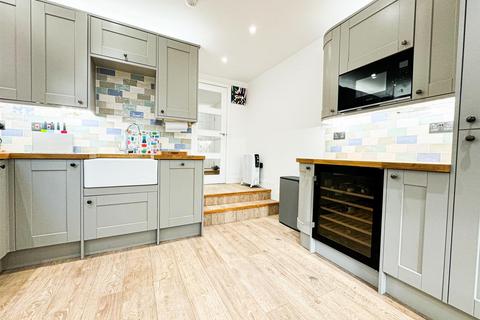 51 Michael Road, London, E11 3DY