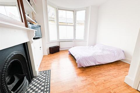 51 Michael Road, London, E11 3DY
